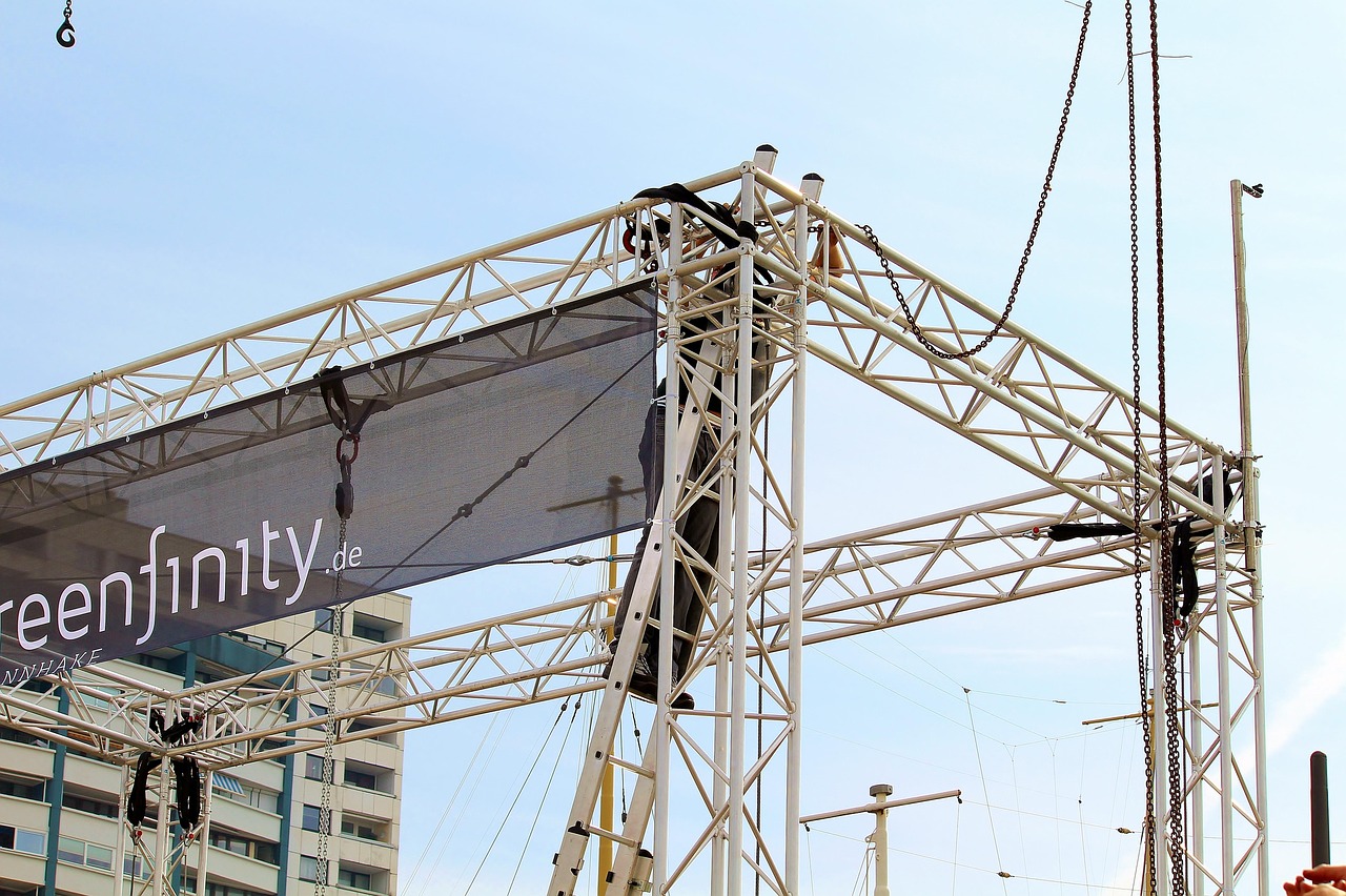 Levné pódium - nabízíme pronájem pódií, párty stanů, teras a tribun a tanečních parketů - nivtec